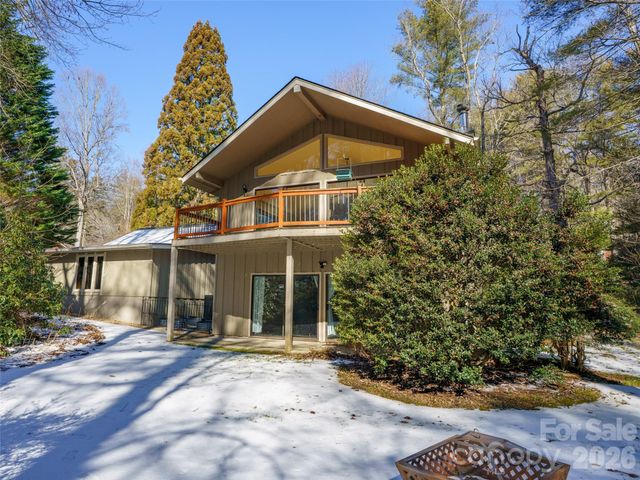 138 Woodhaven Drive, Hendersonville, NC 28739