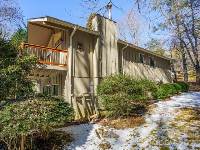 138 Woodhaven Drive, Hendersonville, NC 28739