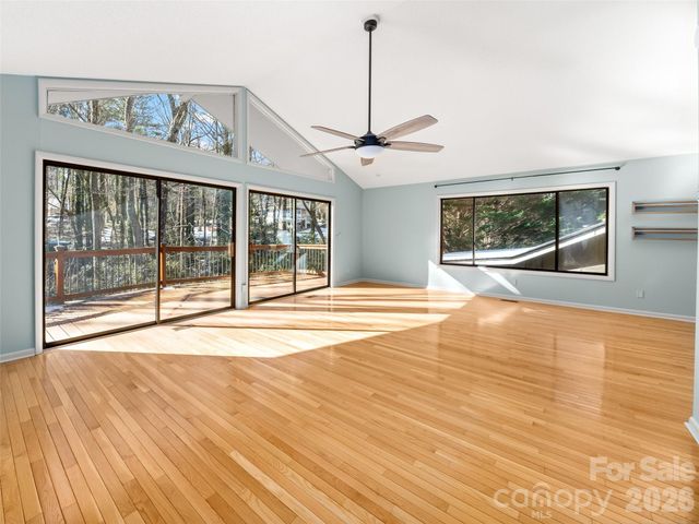 138 Woodhaven Drive, Hendersonville, NC 28739