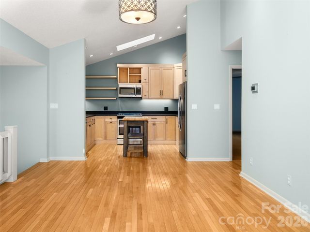 138 Woodhaven Drive, Hendersonville, NC 28739