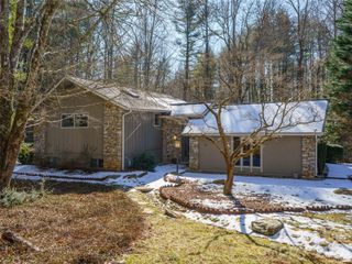 138 Woodhaven Drive, Hendersonville, NC 28739