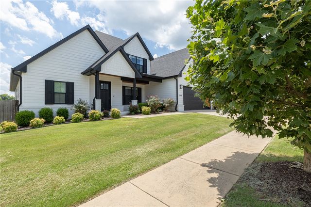 3445 E Galaxy Circle, Fayetteville, AR 72701