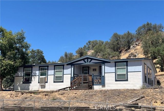 37180 Mistletoe Road, Squaw Valley, CA 93675