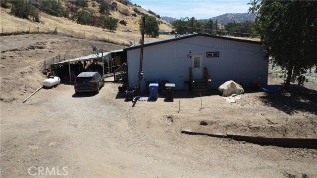 37180 Mistletoe Road, Squaw Valley, CA 93675
