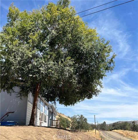 37180 Mistletoe Road, Squaw Valley, CA 93675