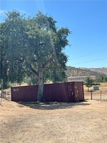 37180 Mistletoe Road, Squaw Valley, CA 93675