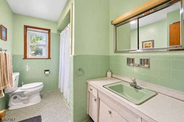 301 Valley Rd, Clifton City, NJ 07013