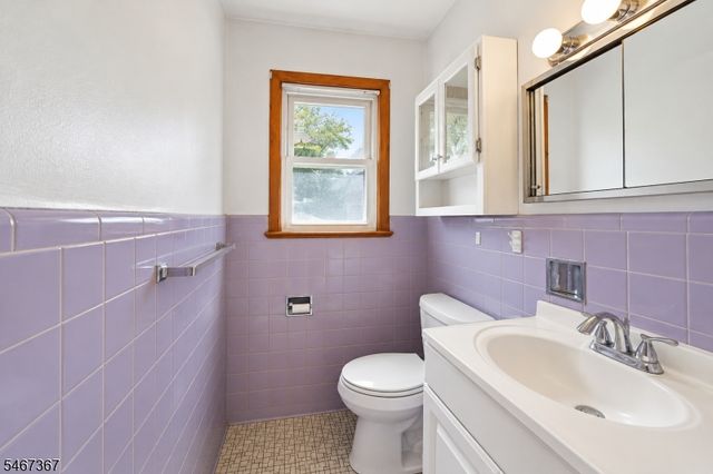 301 Valley Rd, Clifton City, NJ 07013