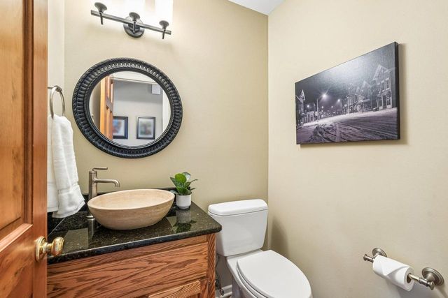 W69N346 Evergreen BOULEVARD, Cedarburg, WI 53012