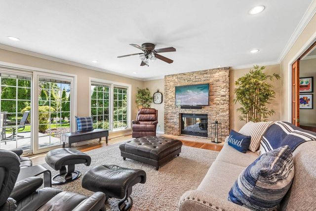 W69N346 Evergreen BOULEVARD, Cedarburg, WI 53012