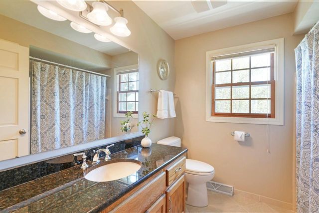W69N346 Evergreen BOULEVARD, Cedarburg, WI 53012