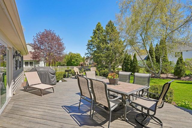 W69N346 Evergreen BOULEVARD, Cedarburg, WI 53012