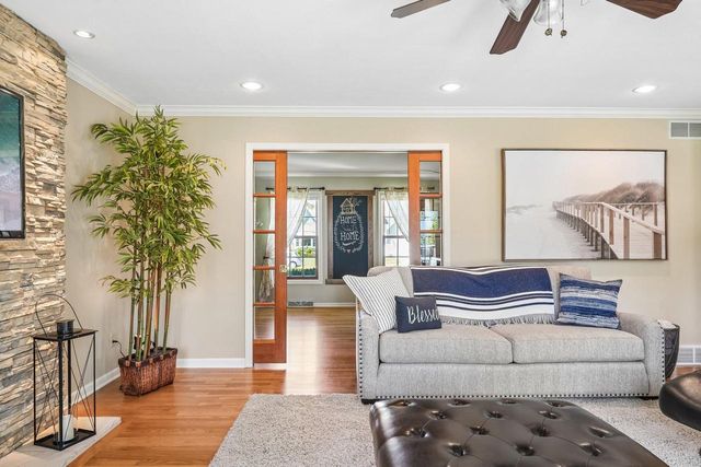 W69N346 Evergreen BOULEVARD, Cedarburg, WI 53012