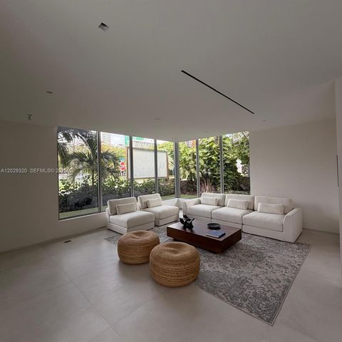 2100 S Miami Avenue, Miami, FL 33129