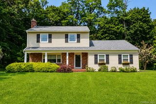 2 Salem Drive, Stony Brook, NY 11790