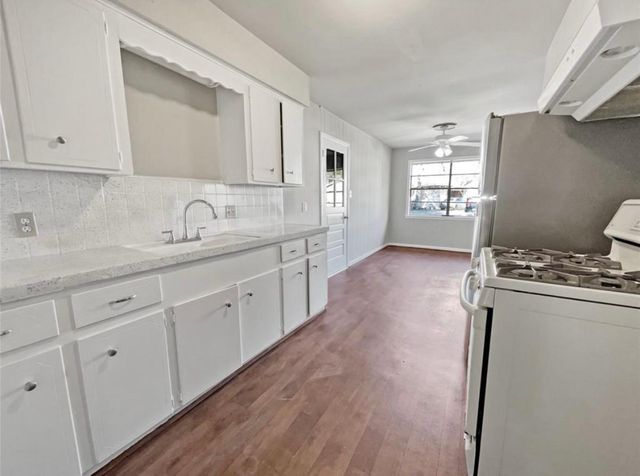 809 Cub Ln, Richmond, TX 77469