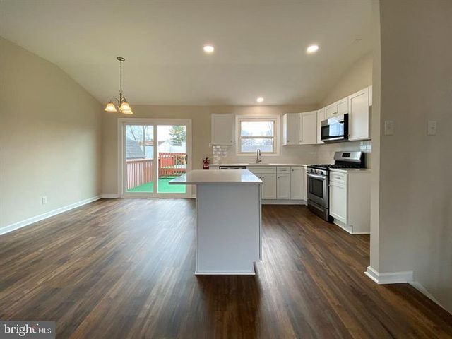 214 HENDRICKSON AVE, Beverly, NJ 08010