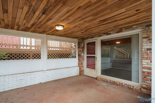 2102 Chadburn Drive SW, Huntsville, AL 35803