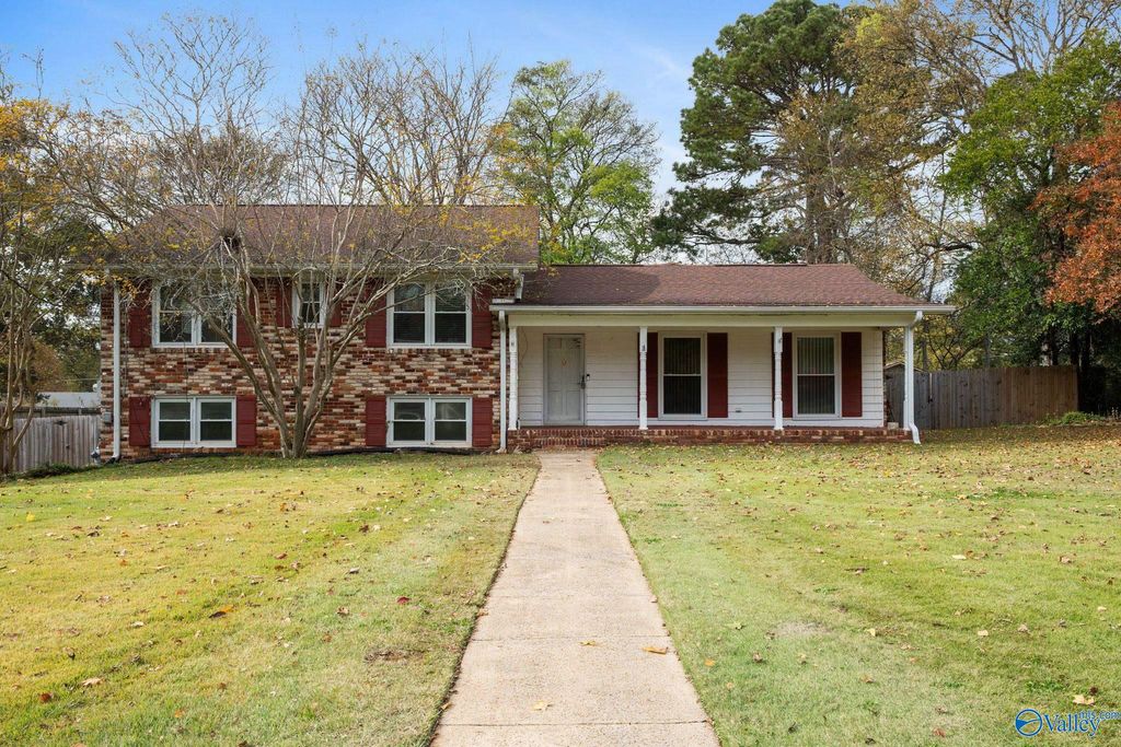 2102 Chadburn Drive SW, Huntsville, AL 35803