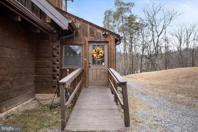 155 BLACKBERRY LN, Gore, VA 22637