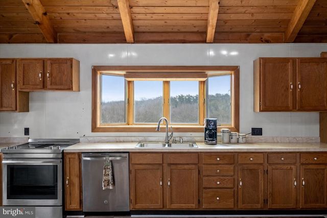 155 BLACKBERRY LN, Gore, VA 22637