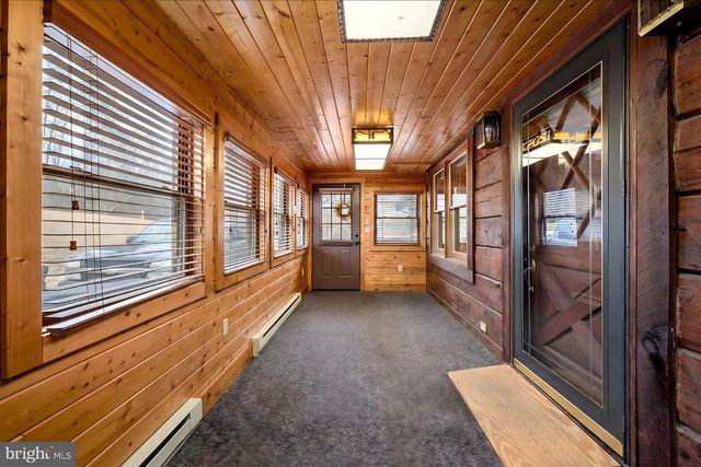 155 BLACKBERRY LN, Gore, VA 22637