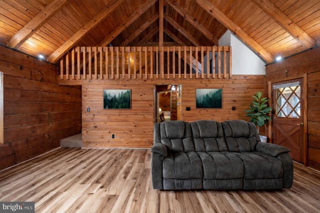 155 BLACKBERRY LN, Gore, VA 22637