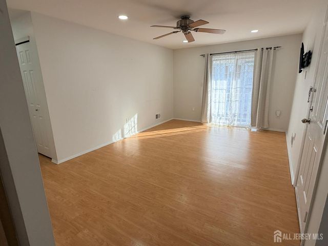 28 Brighton Way, North Brunswick, NJ 08902