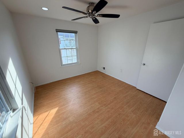 28 Brighton Way, North Brunswick, NJ 08902