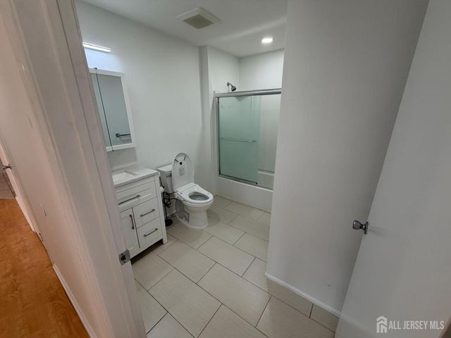 28 Brighton Way, North Brunswick, NJ 08902
