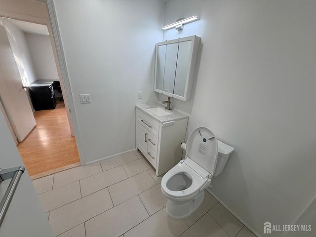 28 Brighton Way, North Brunswick, NJ 08902