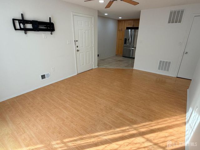 28 Brighton Way, North Brunswick, NJ 08902
