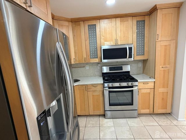 28 Brighton Way, North Brunswick, NJ 08902