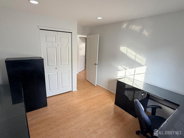 28 Brighton Way, North Brunswick, NJ 08902