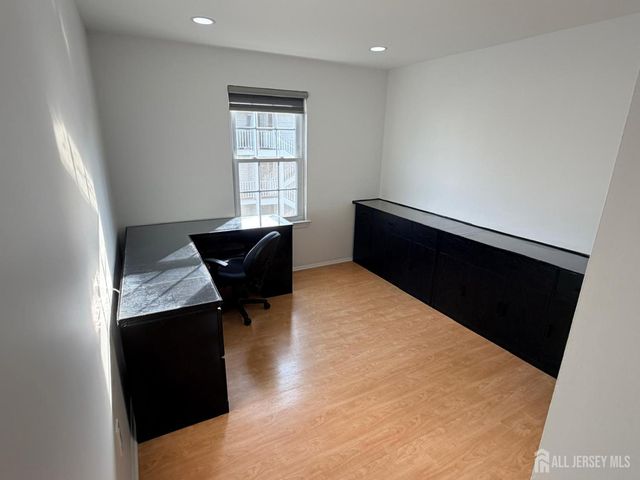 28 Brighton Way, North Brunswick, NJ 08902