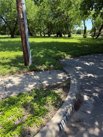 1022 Armeda Avenue, Irving, TX 75061