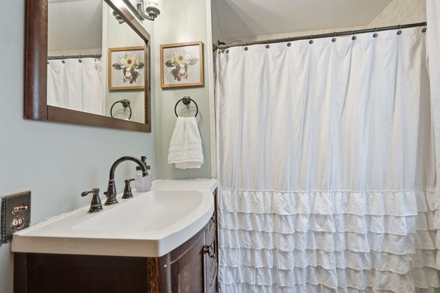 1024 W 15th Street, Davenport, IA 52804