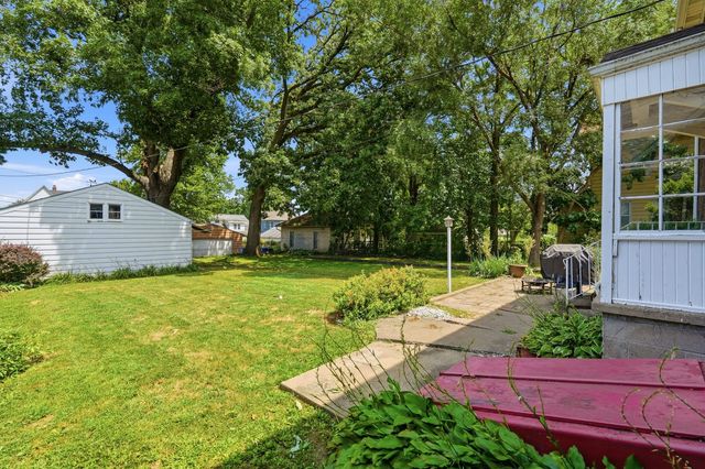 1024 W 15th Street, Davenport, IA 52804