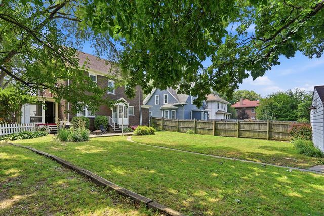1024 W 15th Street, Davenport, IA 52804