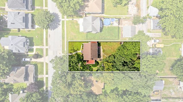 1024 W 15th Street, Davenport, IA 52804