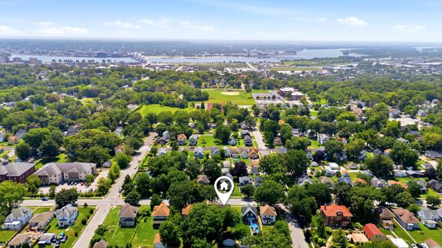 1024 W 15th Street, Davenport, IA 52804