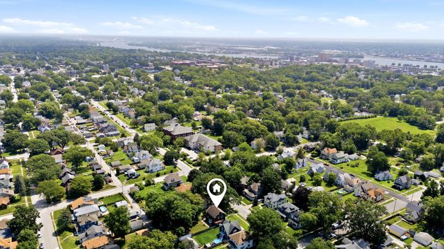 1024 W 15th Street, Davenport, IA 52804