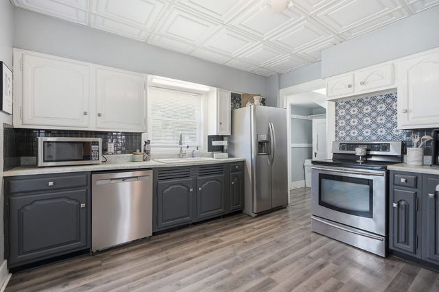 1024 W 15th Street, Davenport, IA 52804