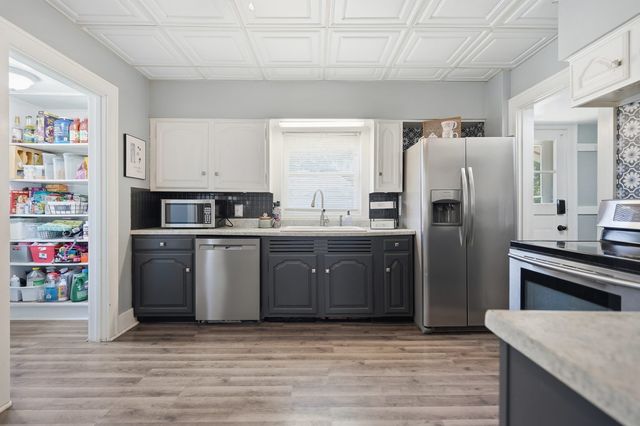 1024 W 15th Street, Davenport, IA 52804
