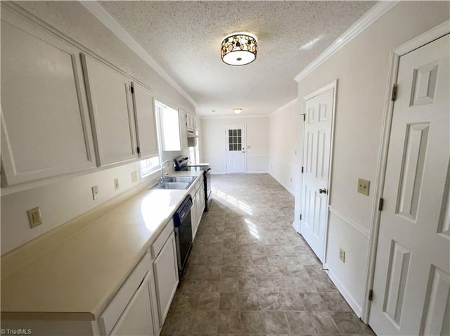 119 Edgedale Court, Kernersville, NC 27284