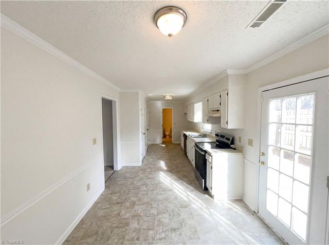 119 Edgedale Court, Kernersville, NC 27284