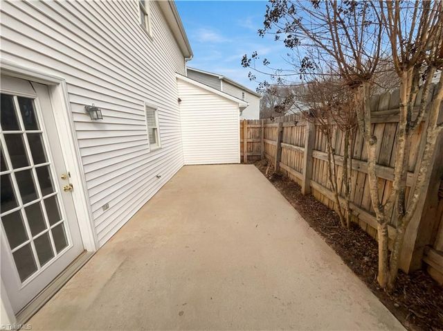 119 Edgedale Court, Kernersville, NC 27284