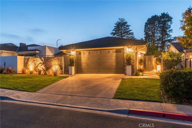 35 Beachcomber Drive, Corona Del Mar, CA 92625