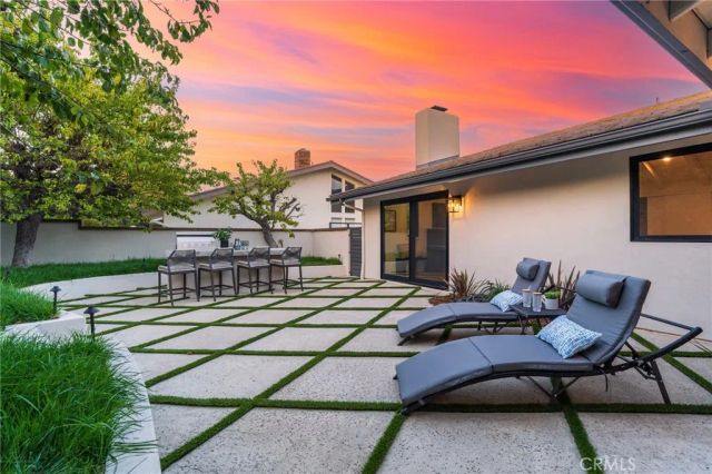35 Beachcomber Drive, Corona Del Mar, CA 92625