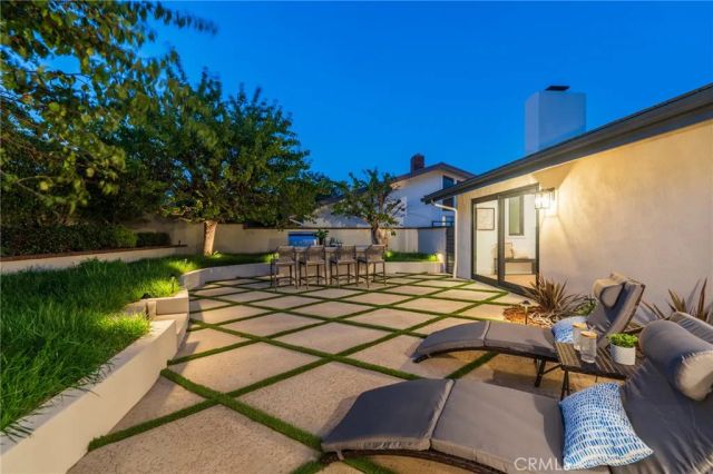 35 Beachcomber Drive, Corona Del Mar, CA 92625